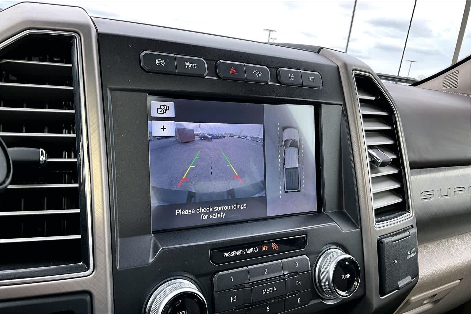 Thumbnail: 2019 Ford Econoline - 24