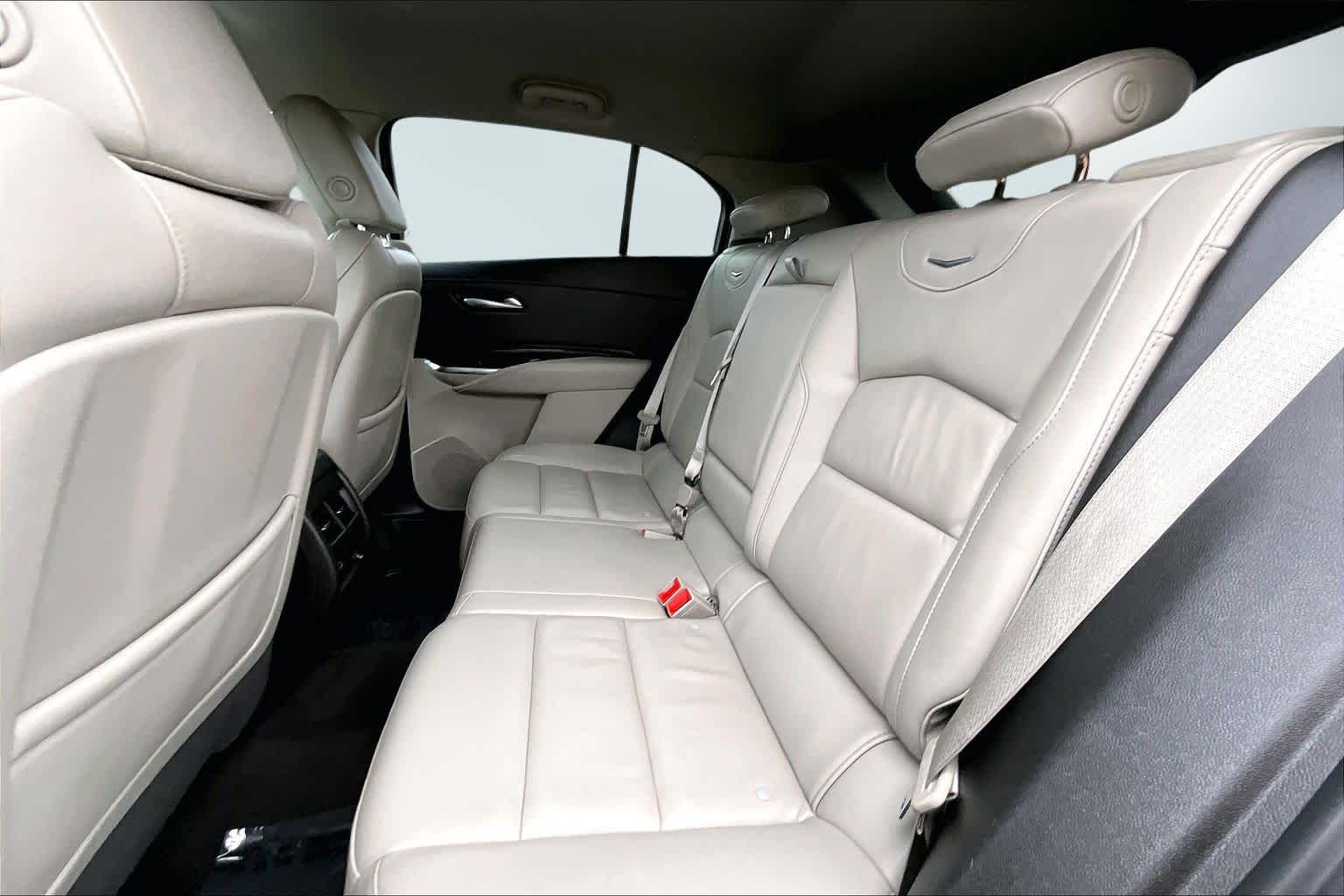 Thumbnail: 2023 Cadillac XT4 - 29