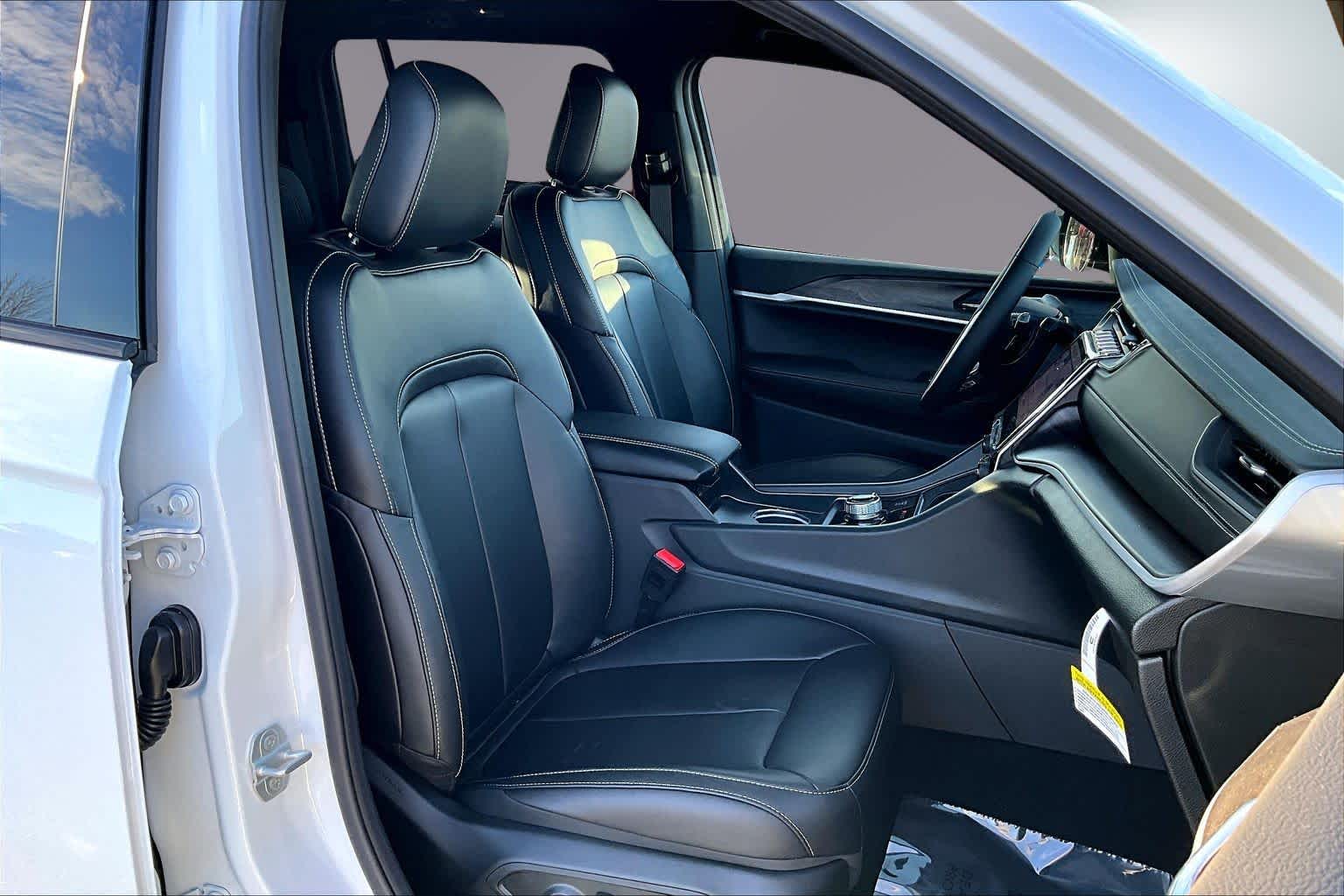 Thumbnail: 2025 Jeep Grand Cherokee - 14