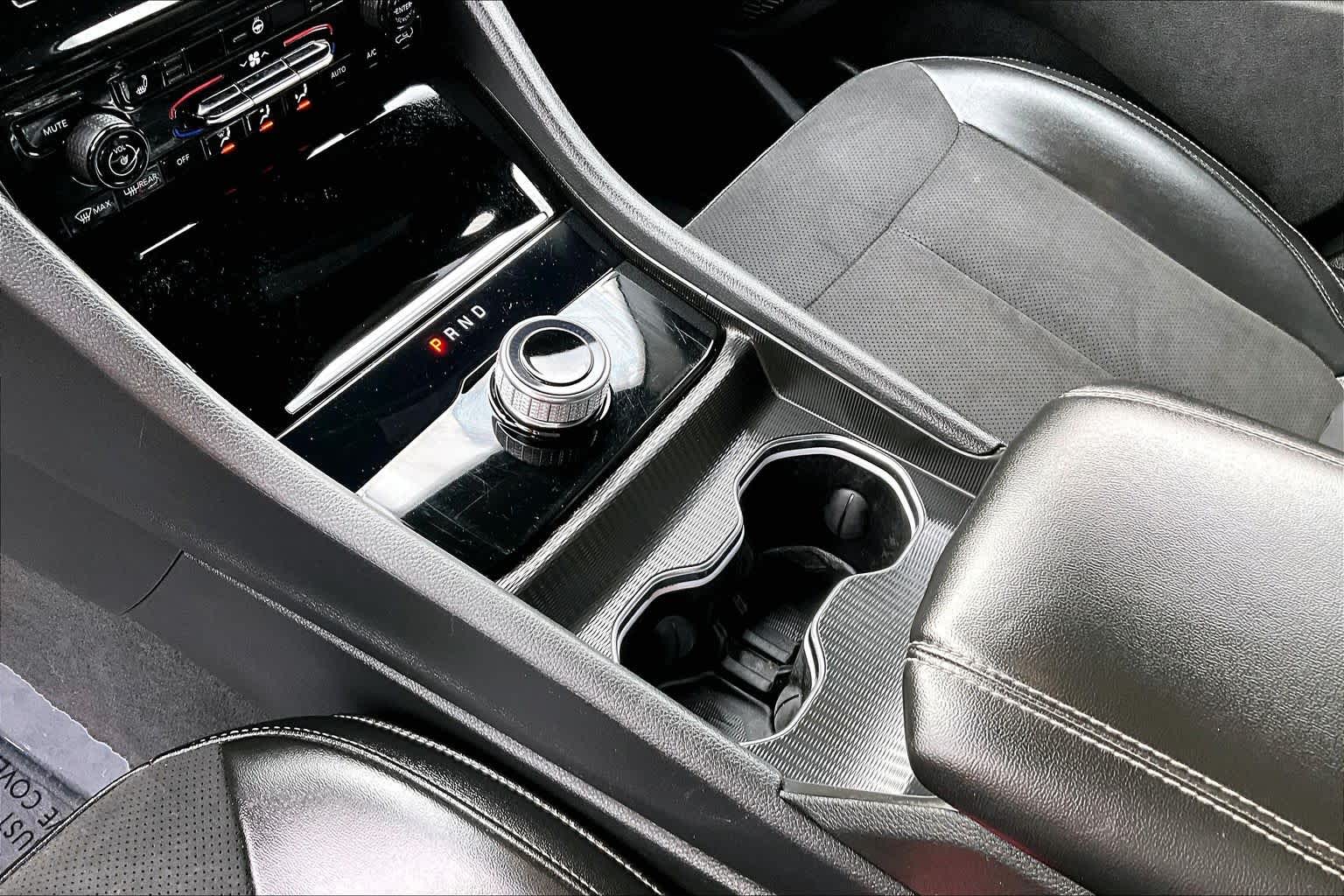 Thumbnail: 2024 Jeep Grand Cherokee - 16