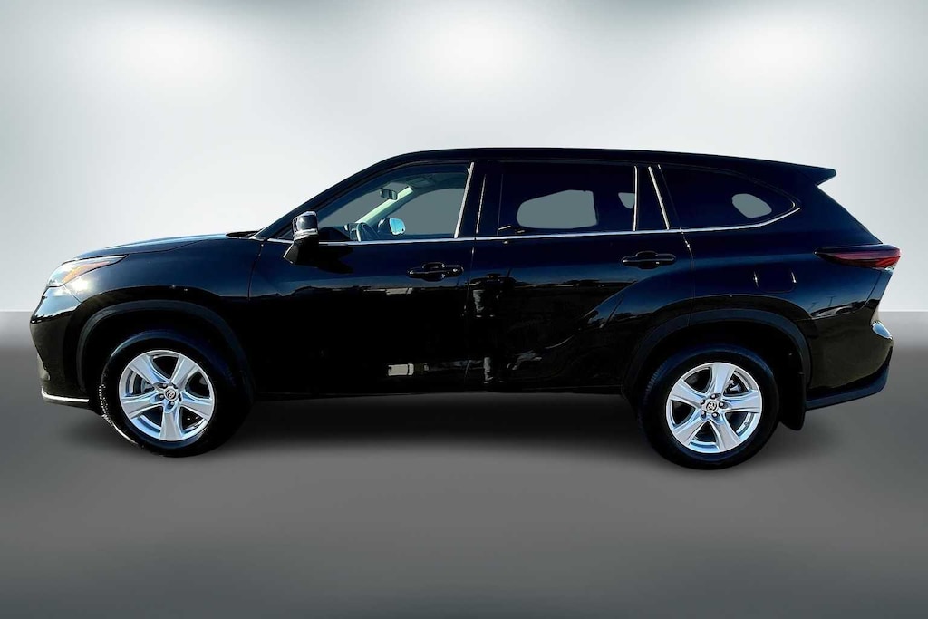 Used 2024 Toyota Highlander LE SUV