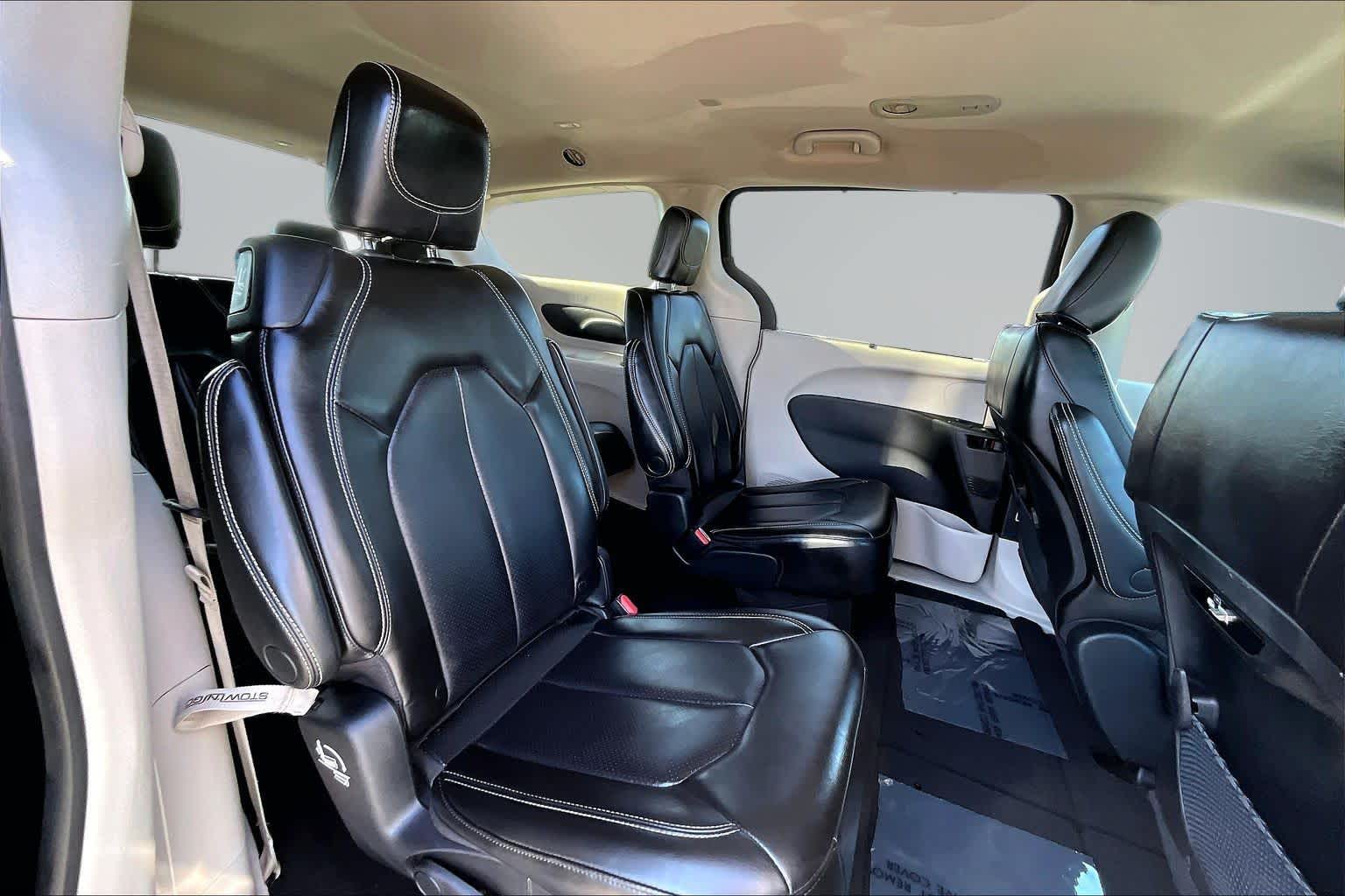 Thumbnail: 2023 Chrysler Pacifica - 28