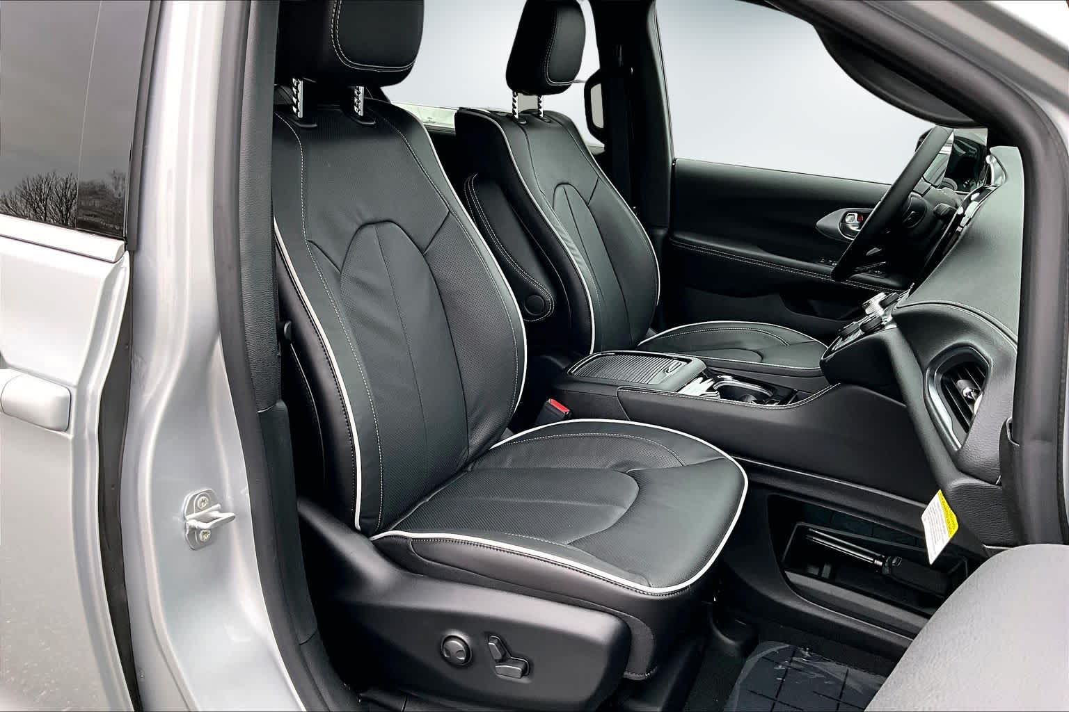 Thumbnail: 2026 Chrysler Pacifica - 14