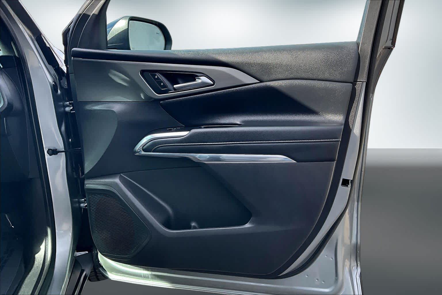 Thumbnail: 2025 Chevrolet Traverse - 27