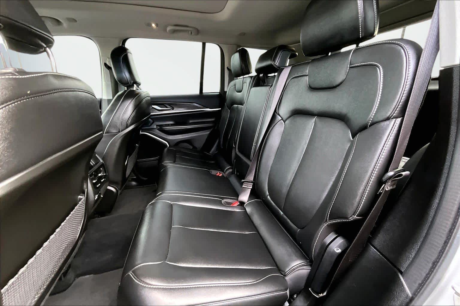 Thumbnail: 2023 Jeep Grand Cherokee - 29