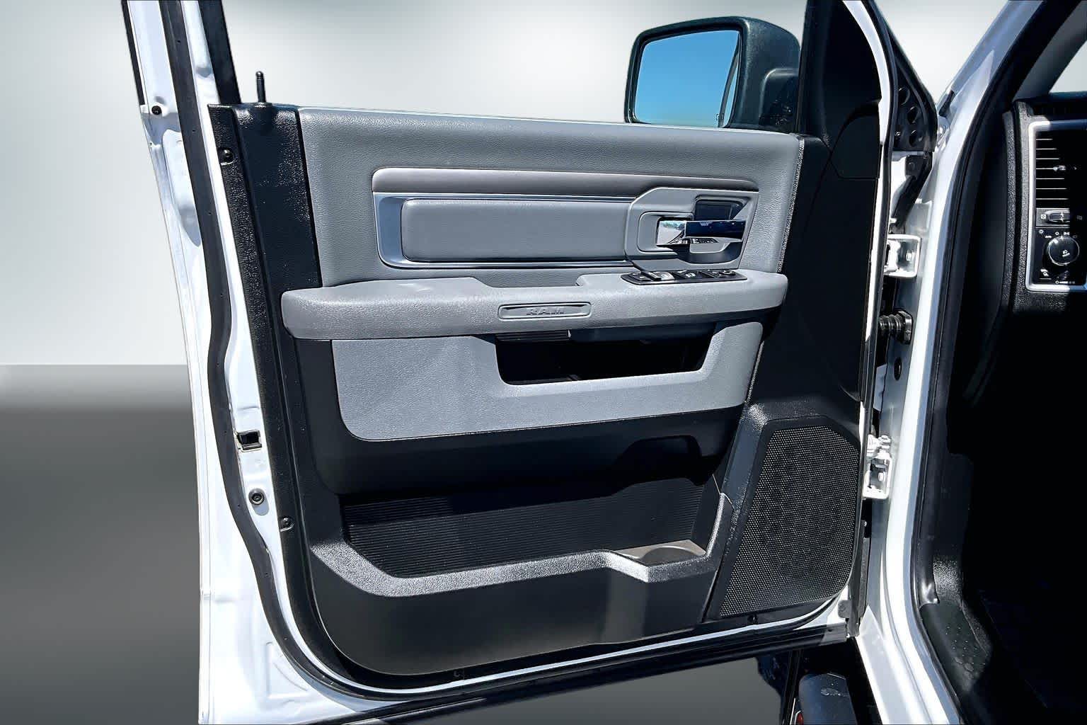 Thumbnail: 2019 RAM 1500 Classic - 27