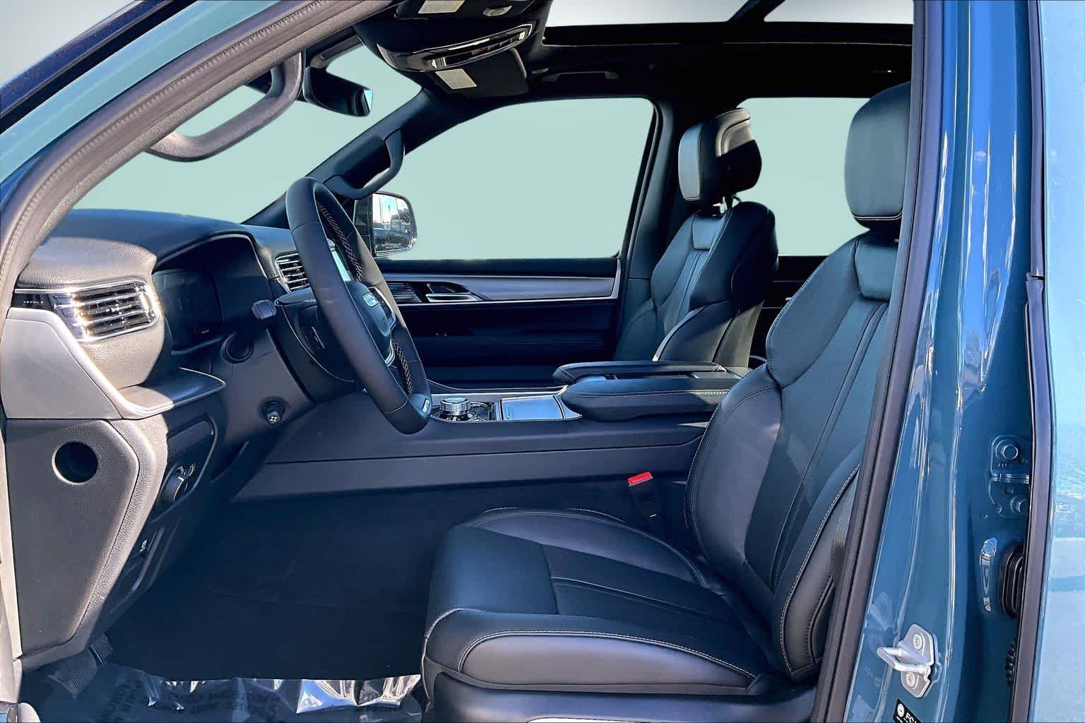 Thumbnail: 2026 Jeep Grand Wagoneer - 10