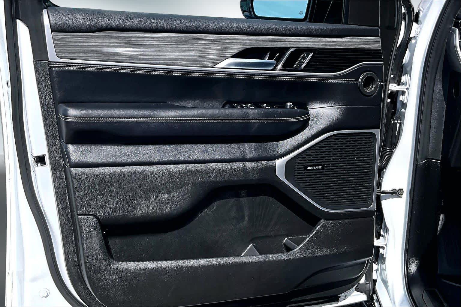 Thumbnail: 2024 Jeep Wagoneer - 27