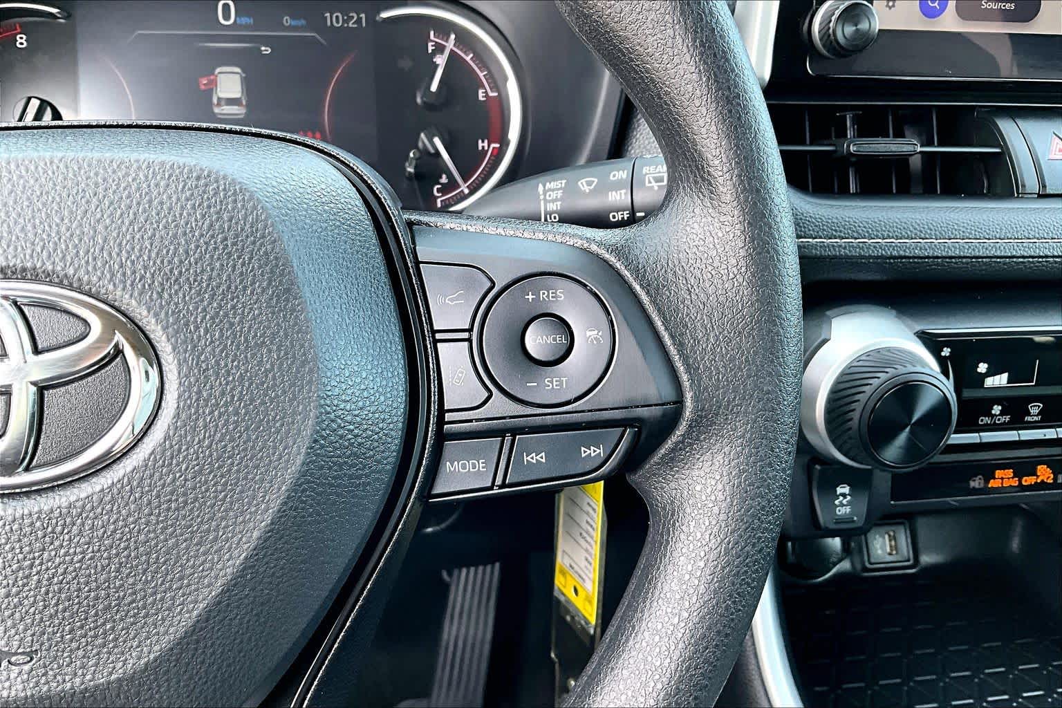 Thumbnail: 2025 Toyota RAV4 - 25