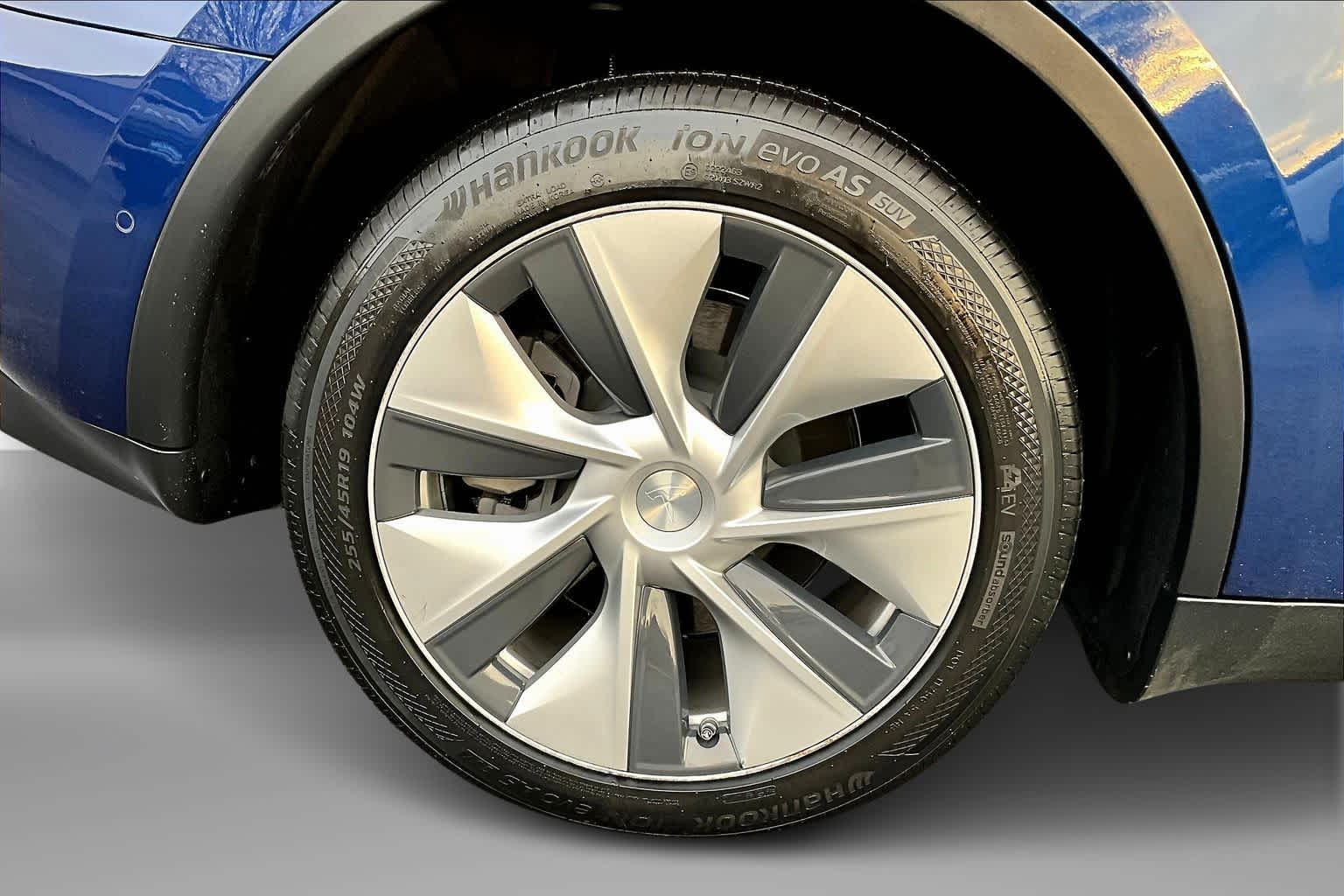 Thumbnail: 2021 Tesla Model Y - 32