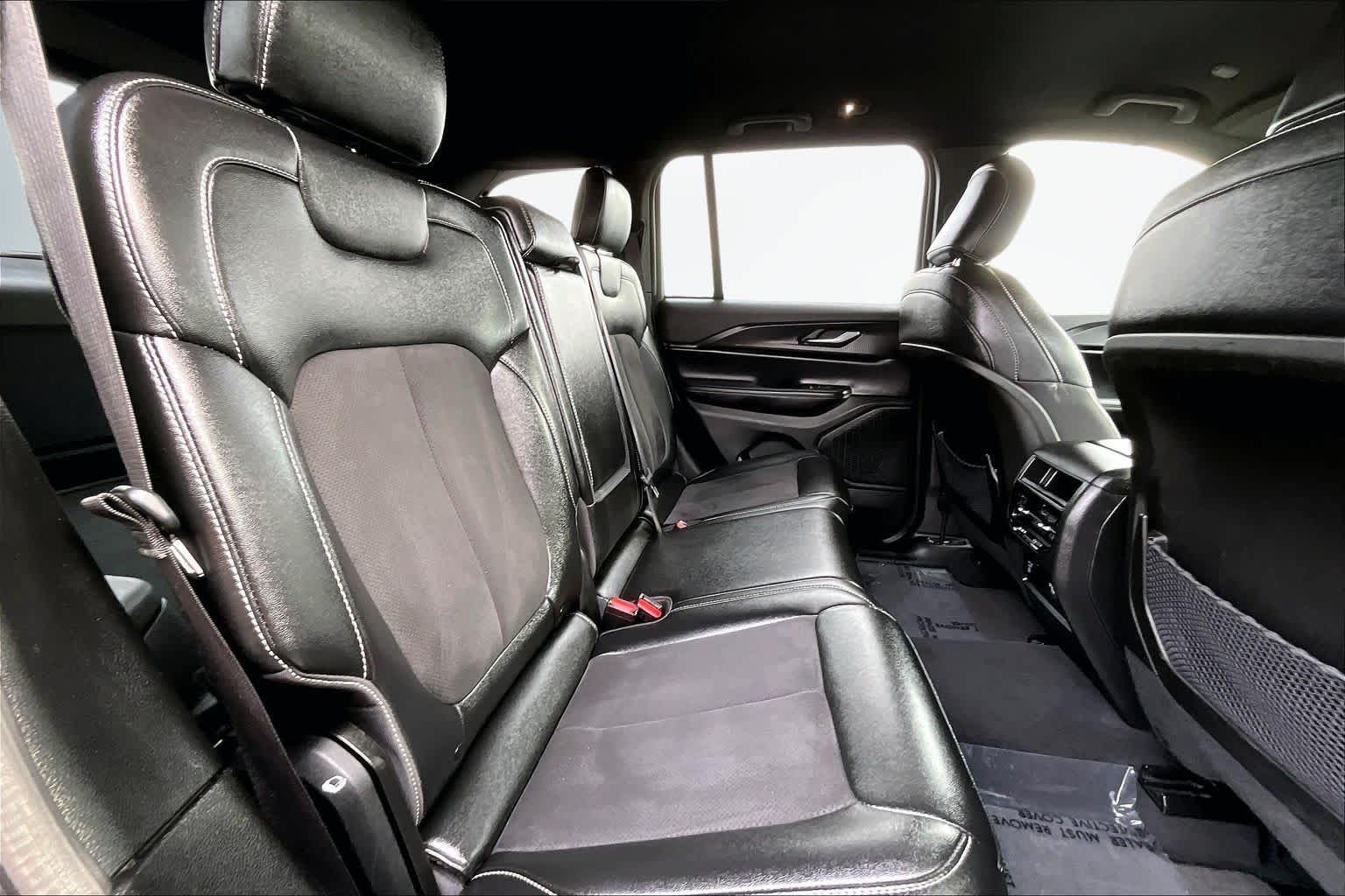 Thumbnail: 2024 Jeep Grand Cherokee - 30