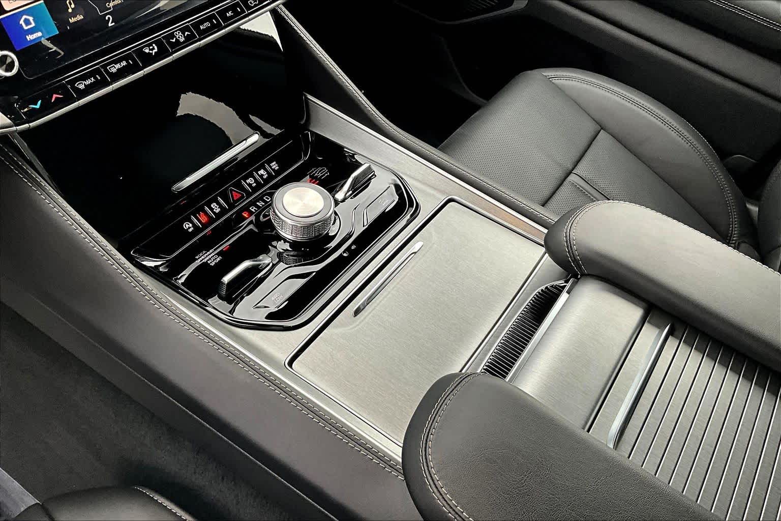 Thumbnail: 2026 Jeep Grand Wagoneer - 17