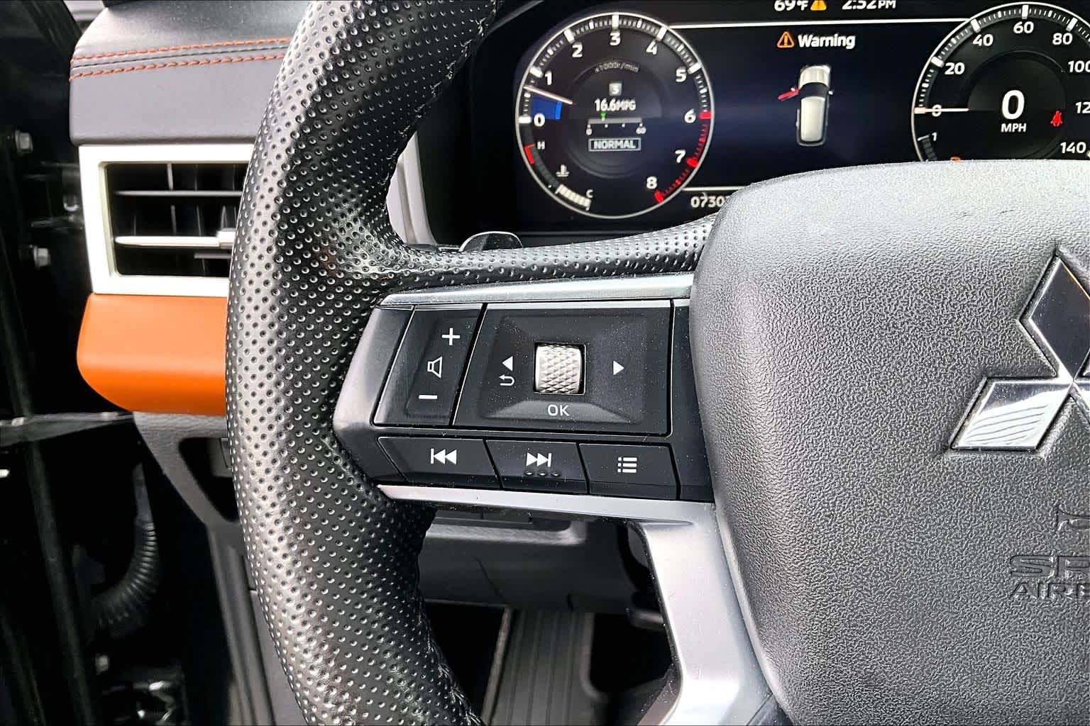 Thumbnail: 2022 Mitsubishi Outlander - 22