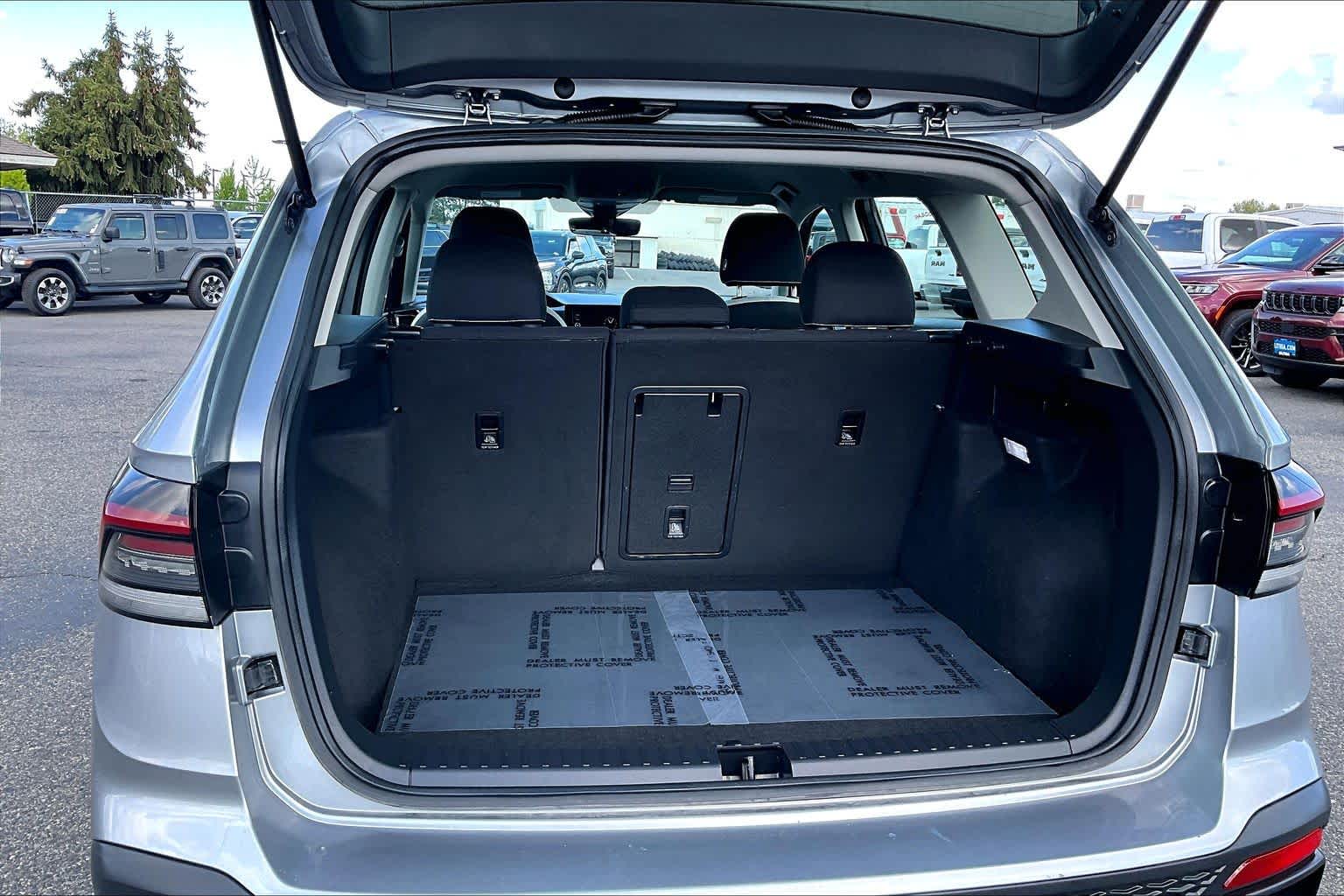 Thumbnail: 2025 Volkswagen Taos - 18