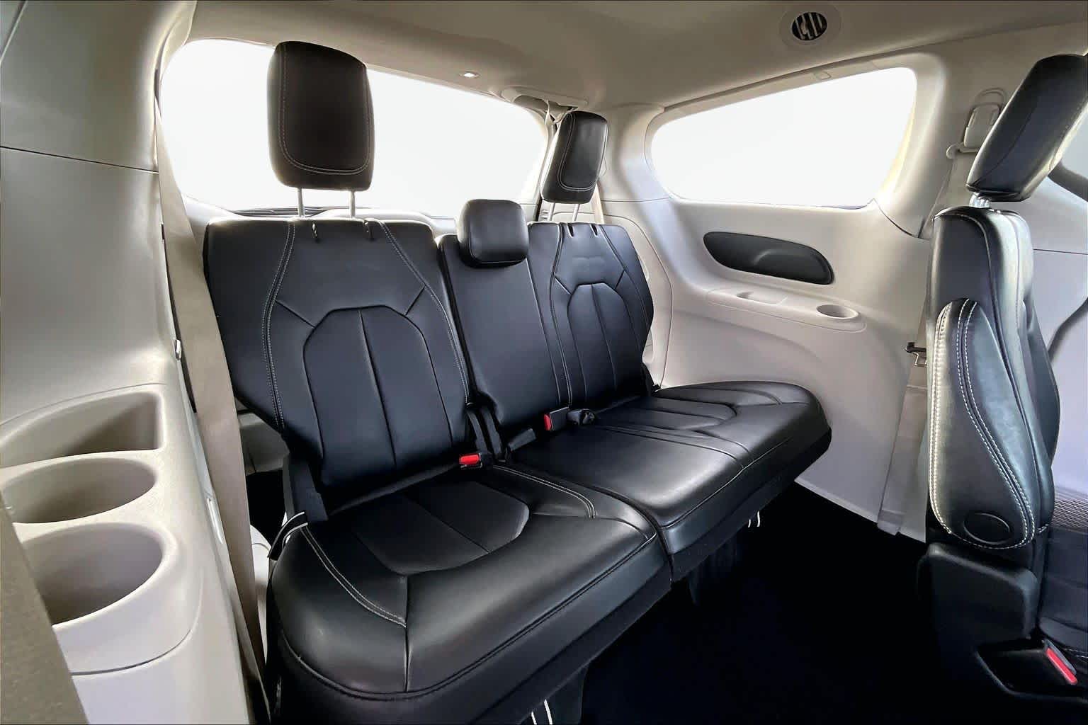 Thumbnail: 2023 Chrysler Pacifica - 31