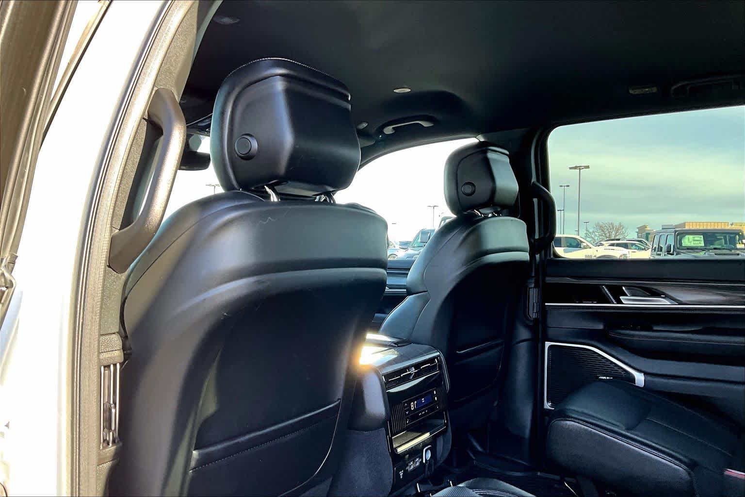 Thumbnail: 2024 Jeep Wagoneer - 12