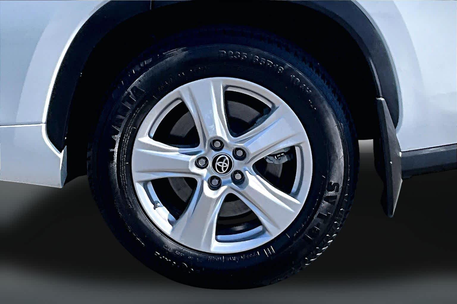 Thumbnail: 2022 Toyota Highlander - 35