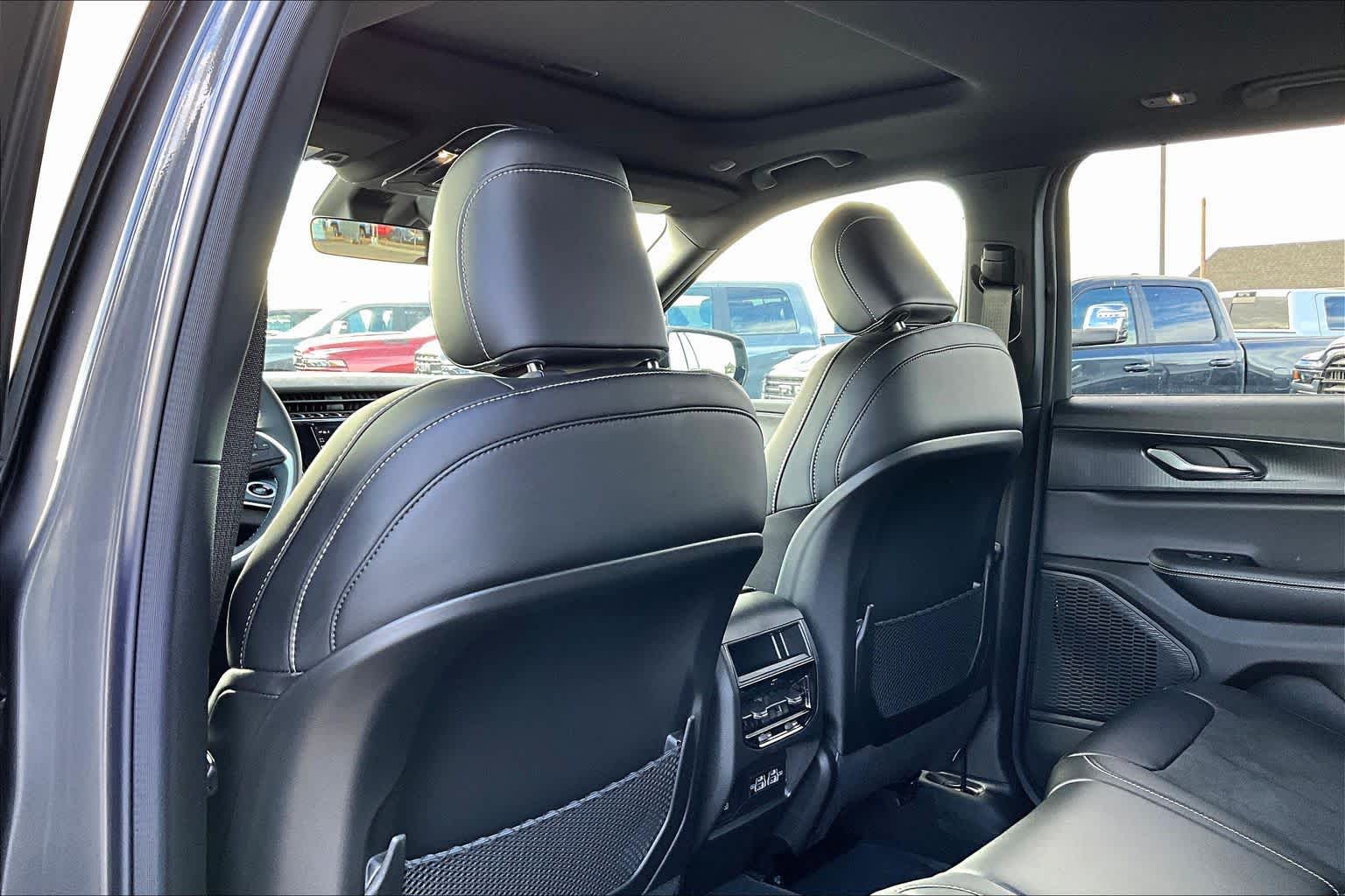 Thumbnail: 2025 Jeep Grand Cherokee - 12