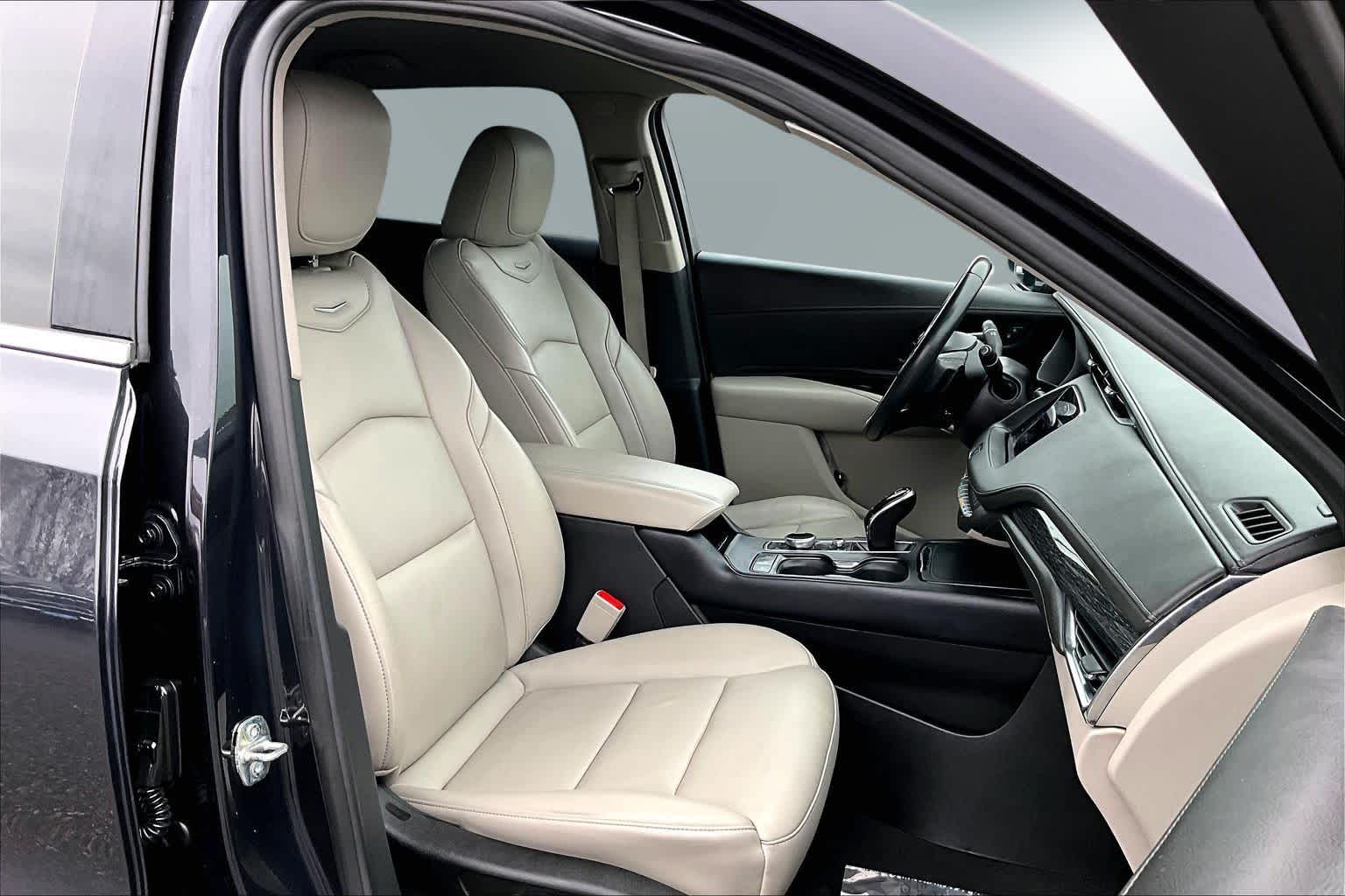 Thumbnail: 2023 Cadillac XT4 - 13