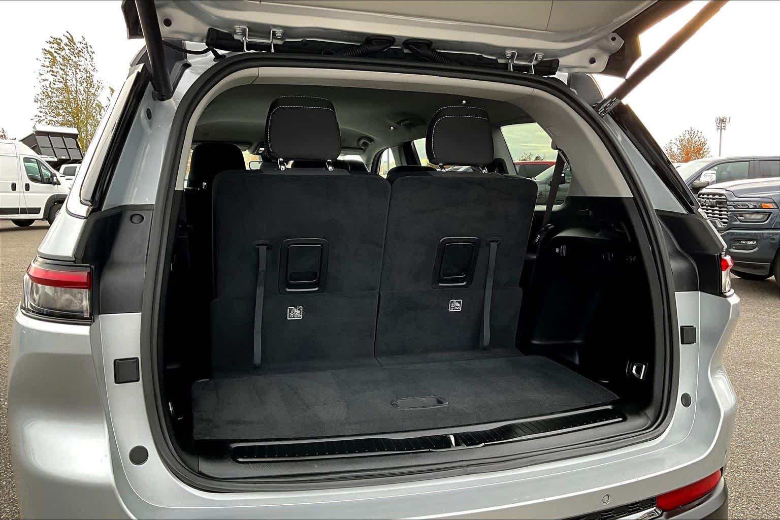 Thumbnail: 2023 Jeep Grand Cherokee - 18