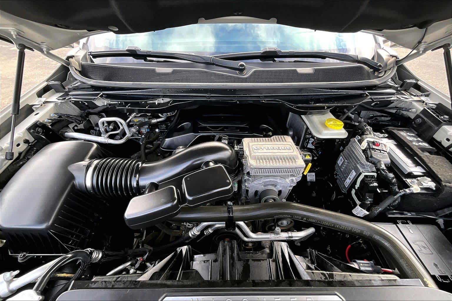 Thumbnail: 2022 Jeep Wagoneer - 9