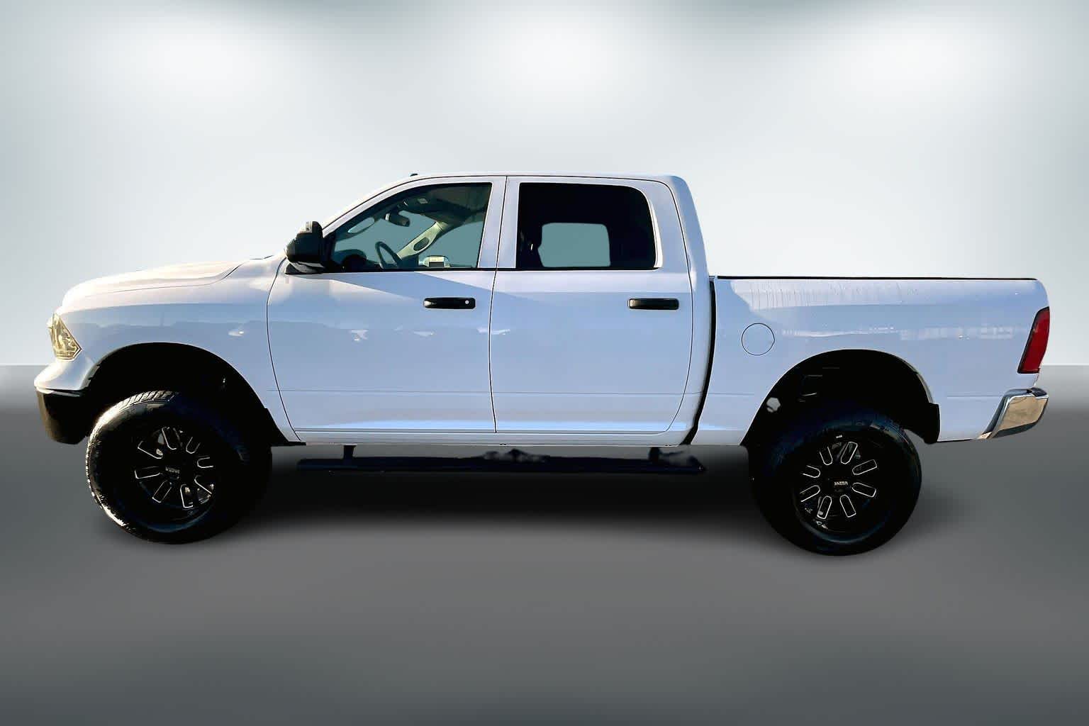 Thumbnail: 2021 RAM 1500 Classic - 3