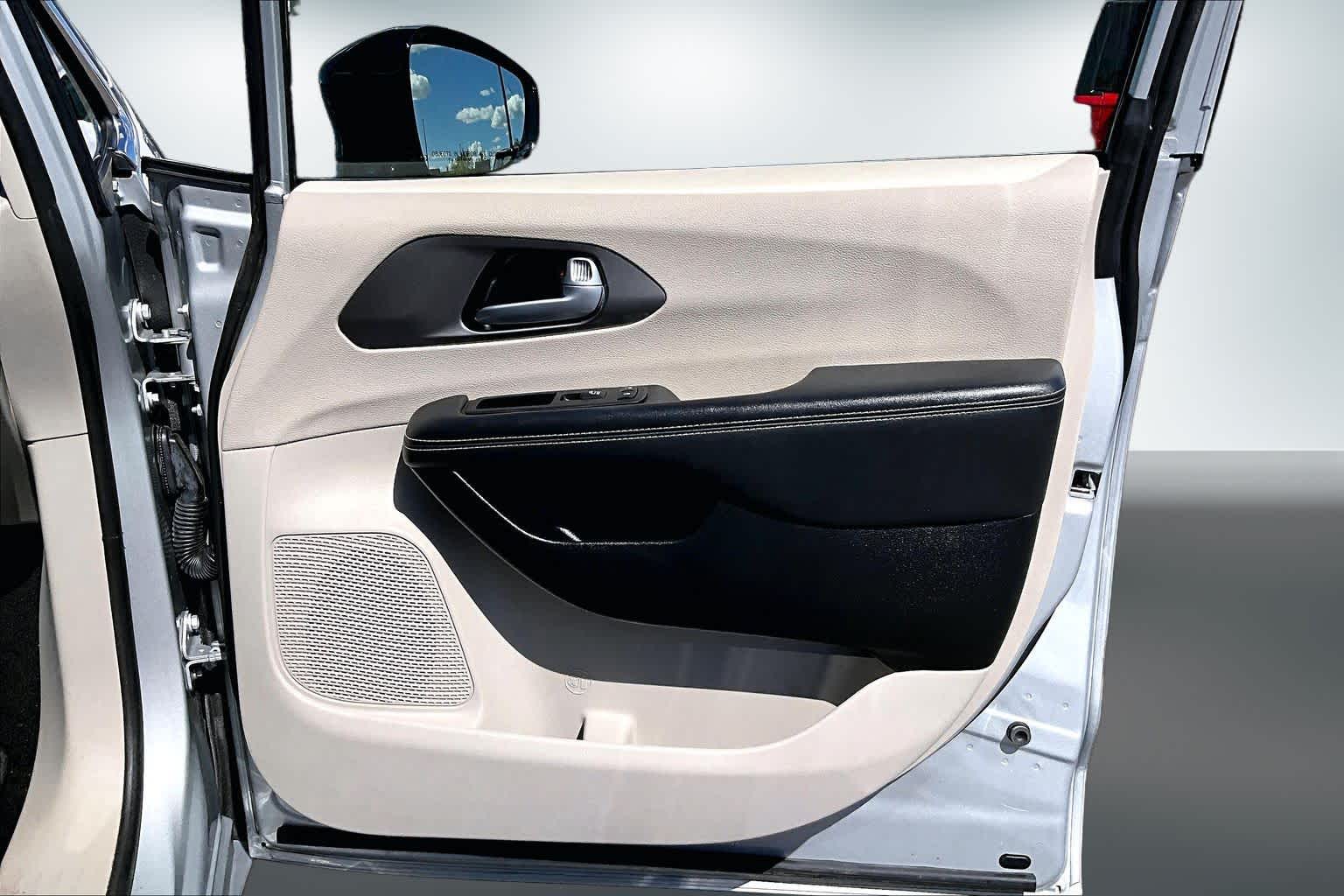 Thumbnail: 2024 Chrysler Pacifica - 28