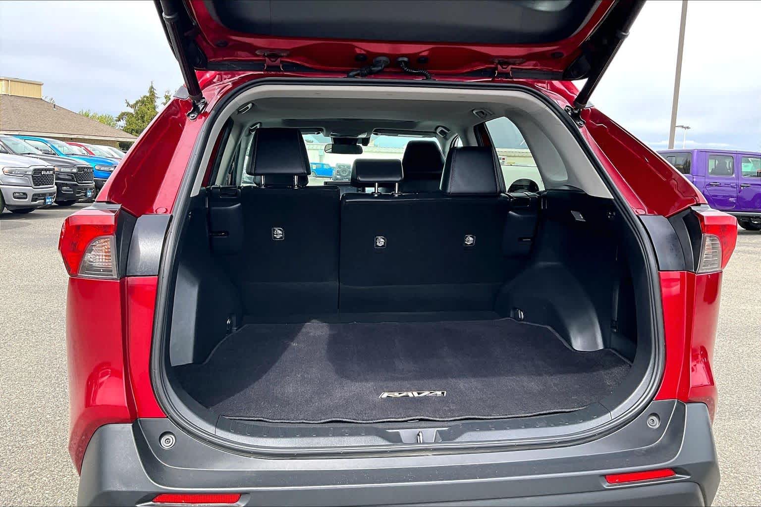 Thumbnail: 2020 Toyota RAV4 - 18