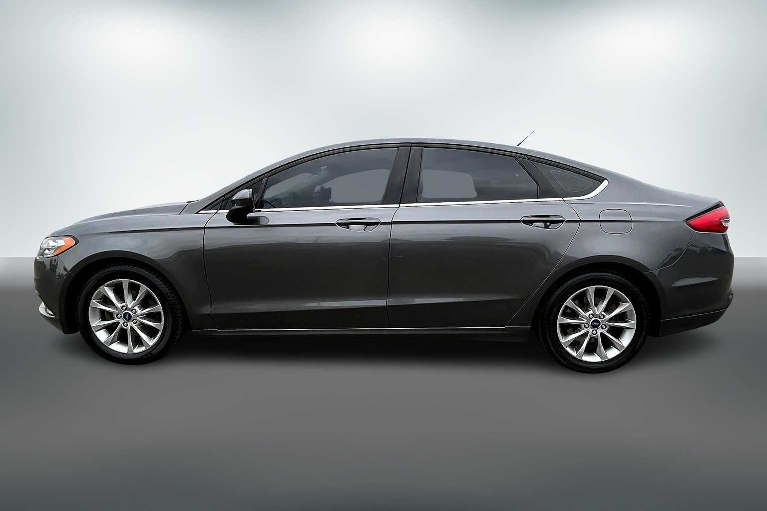Thumbnail: 2017 Ford Fusion - 3