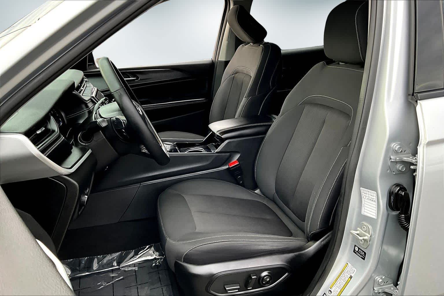 Thumbnail: 2023 Jeep Grand Cherokee - 11