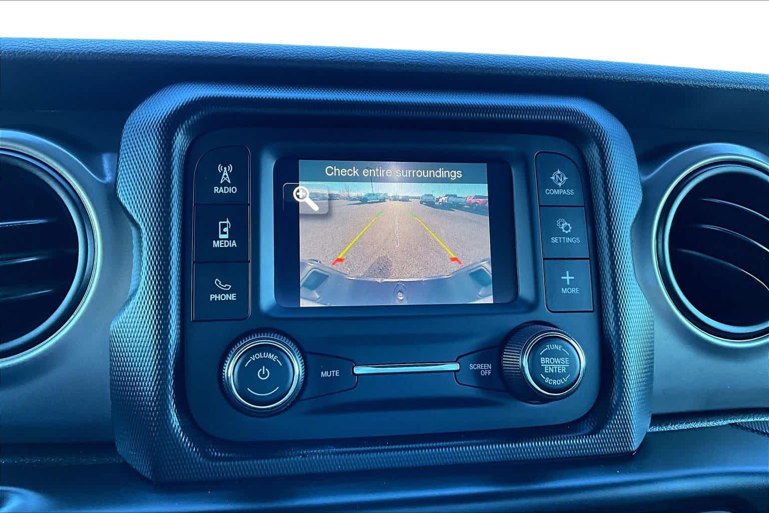 Thumbnail: 2020 Jeep Gladiator - 26