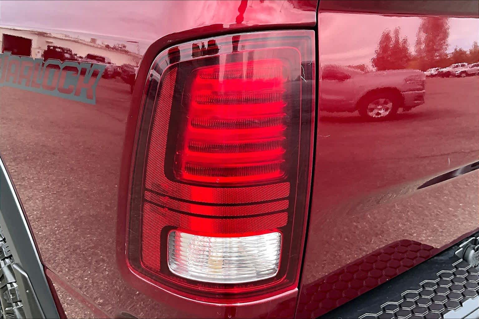 Thumbnail: 2019 RAM 1500 Classic - 31