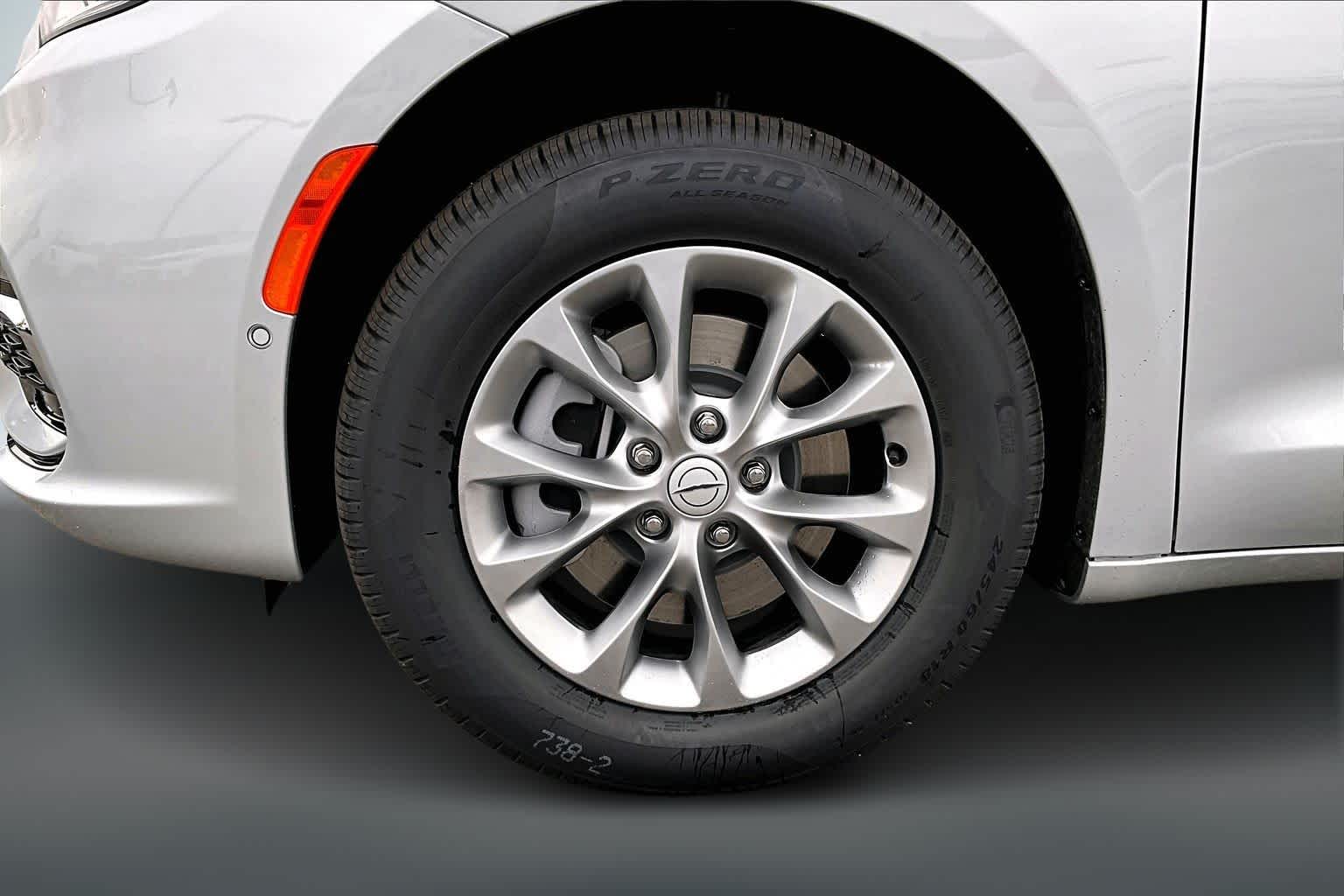 Thumbnail: 2026 Chrysler Pacifica - 8