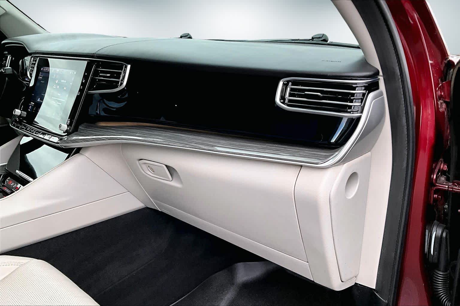 Thumbnail: 2022 Jeep Wagoneer - 23