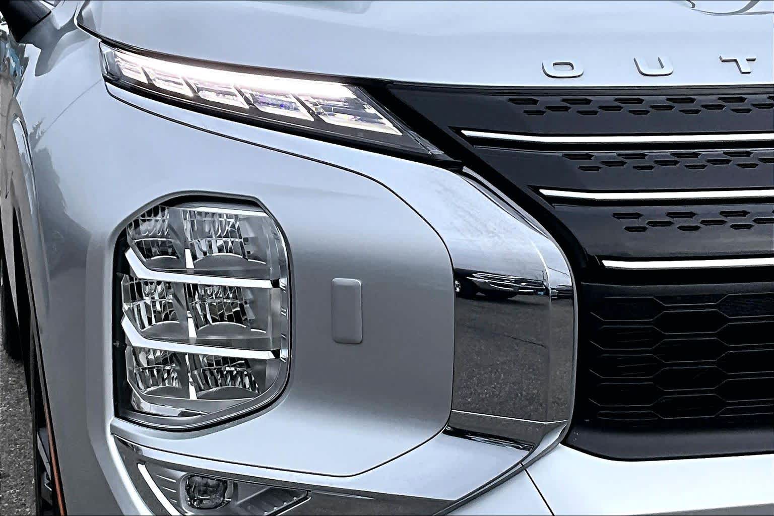 Thumbnail: 2024 Mitsubishi Outlander - 33