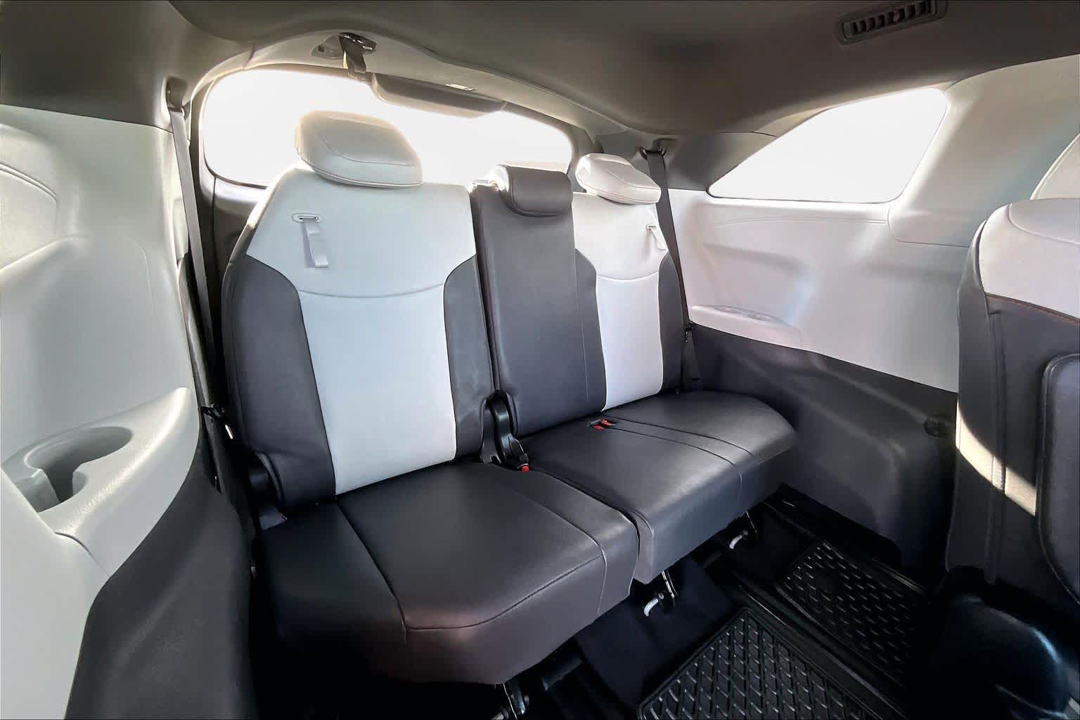 Thumbnail: 2024 Toyota Sienna - 31