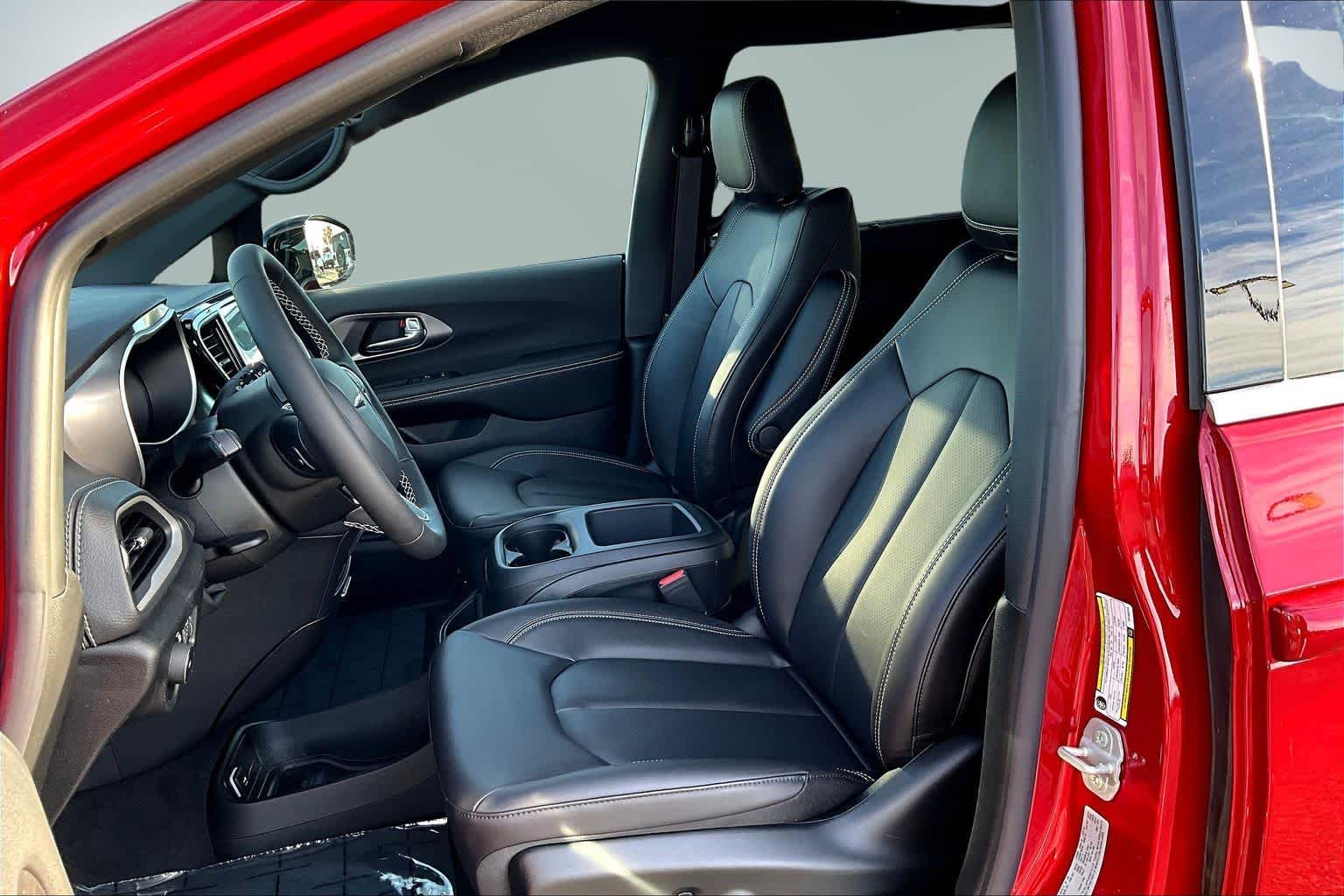 Thumbnail: 2026 Chrysler Pacifica - 11