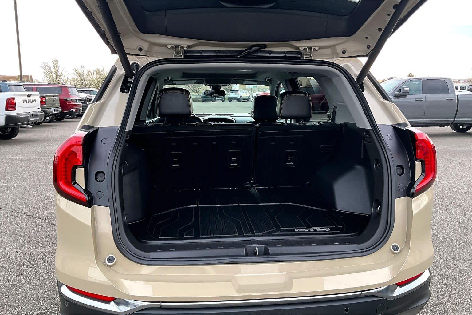 Thumbnail: 2022 GMC Terrain - 18