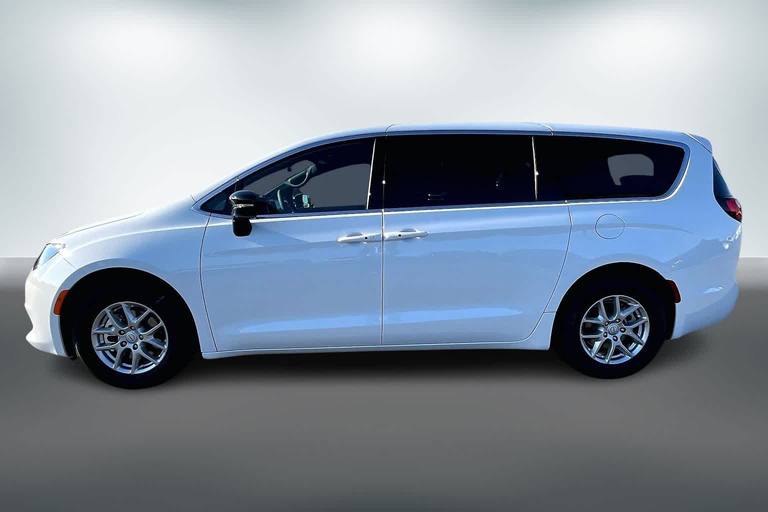 Thumbnail: 2026 Chrysler Voyager - 3