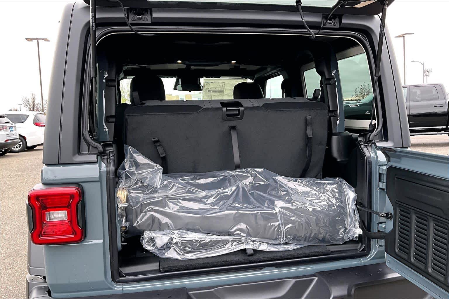 Thumbnail: 2026 Jeep Wrangler - 18