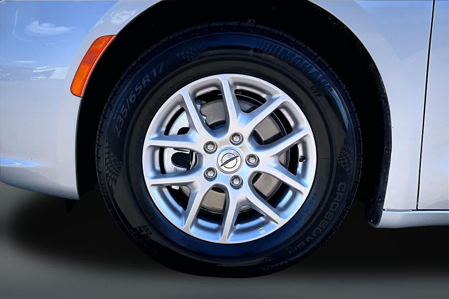 Thumbnail: 2024 Chrysler Pacifica - 8