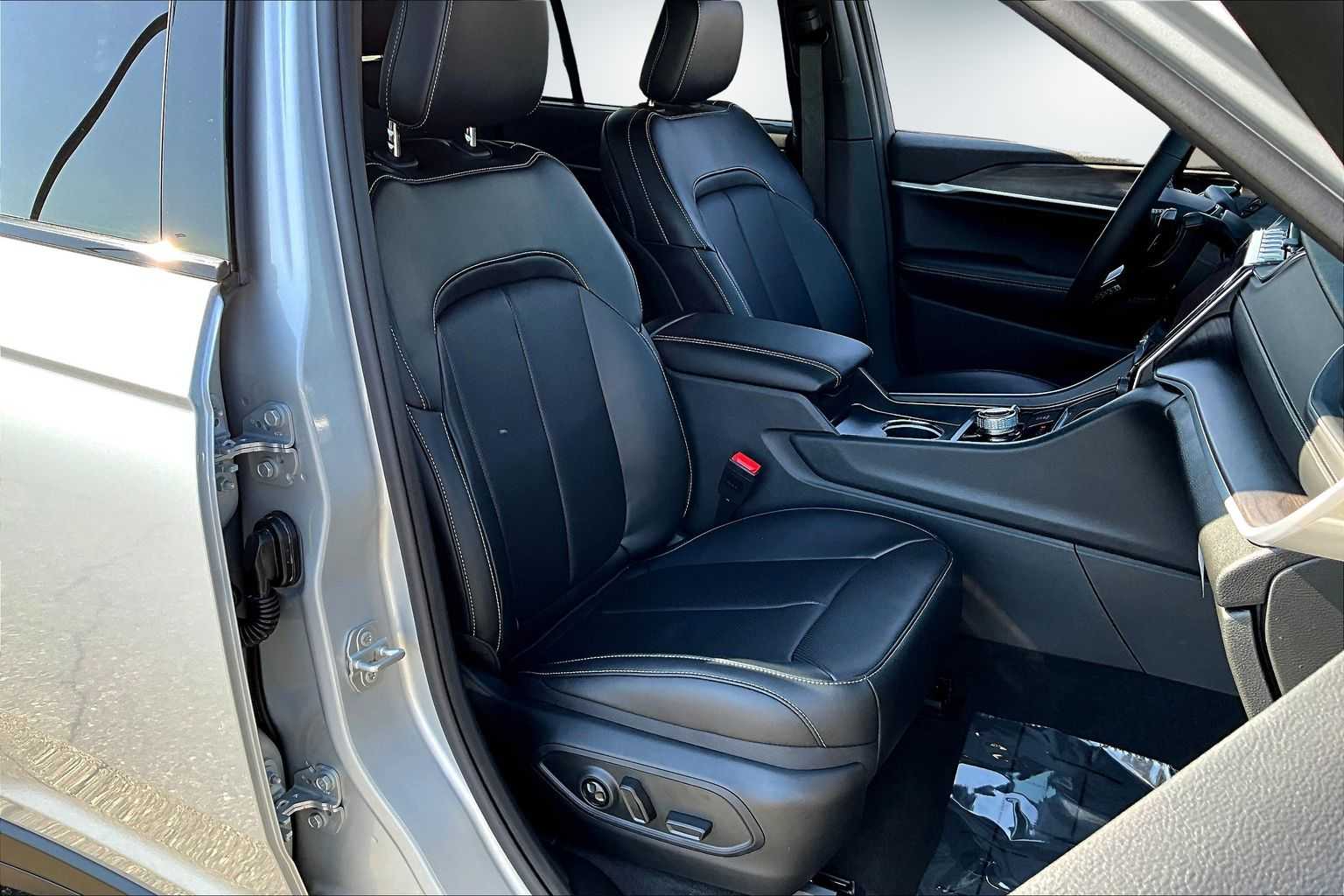 Thumbnail: 2025 Jeep Grand Cherokee - 14