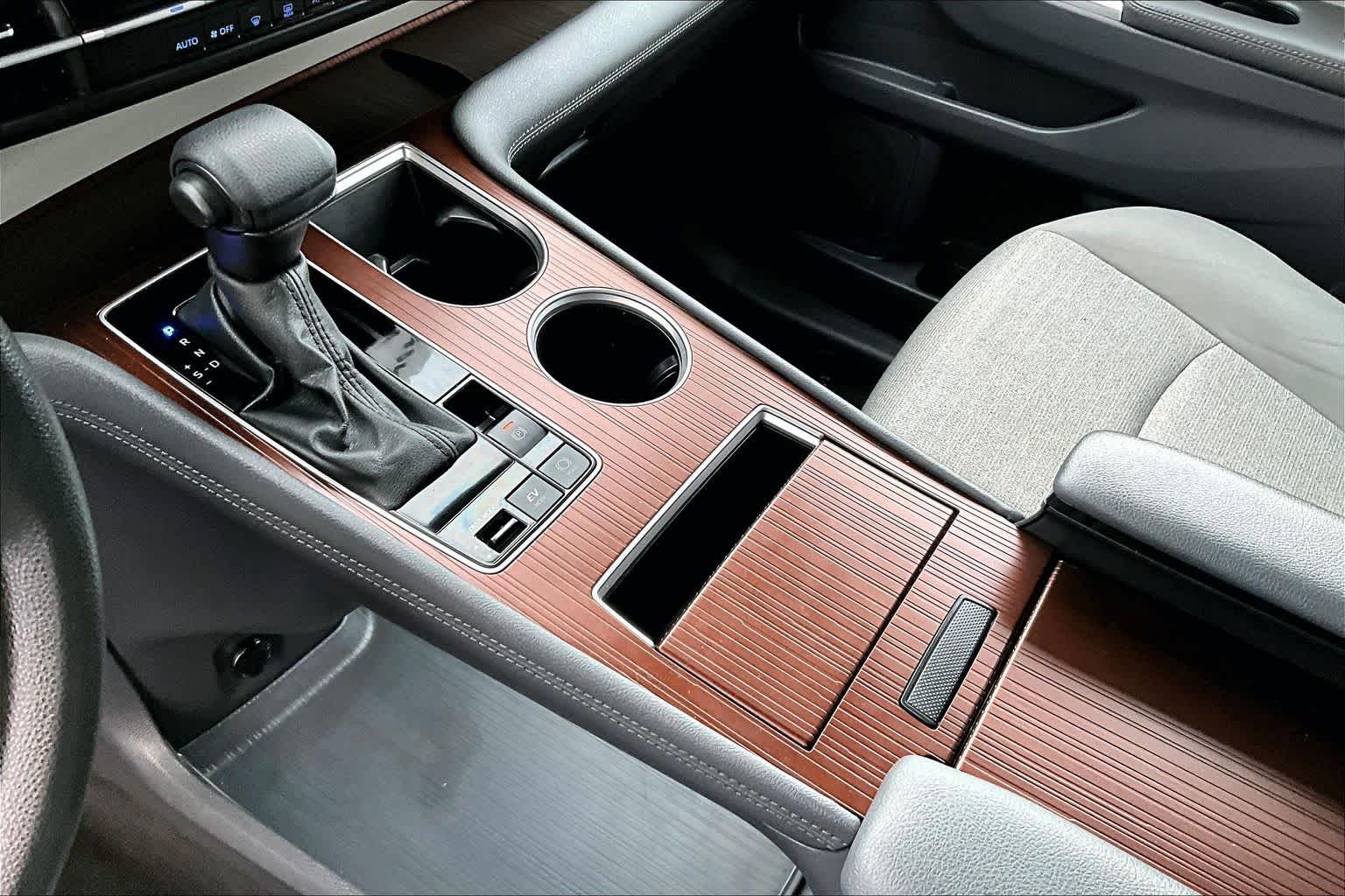 Thumbnail: 2024 Toyota Sienna - 16