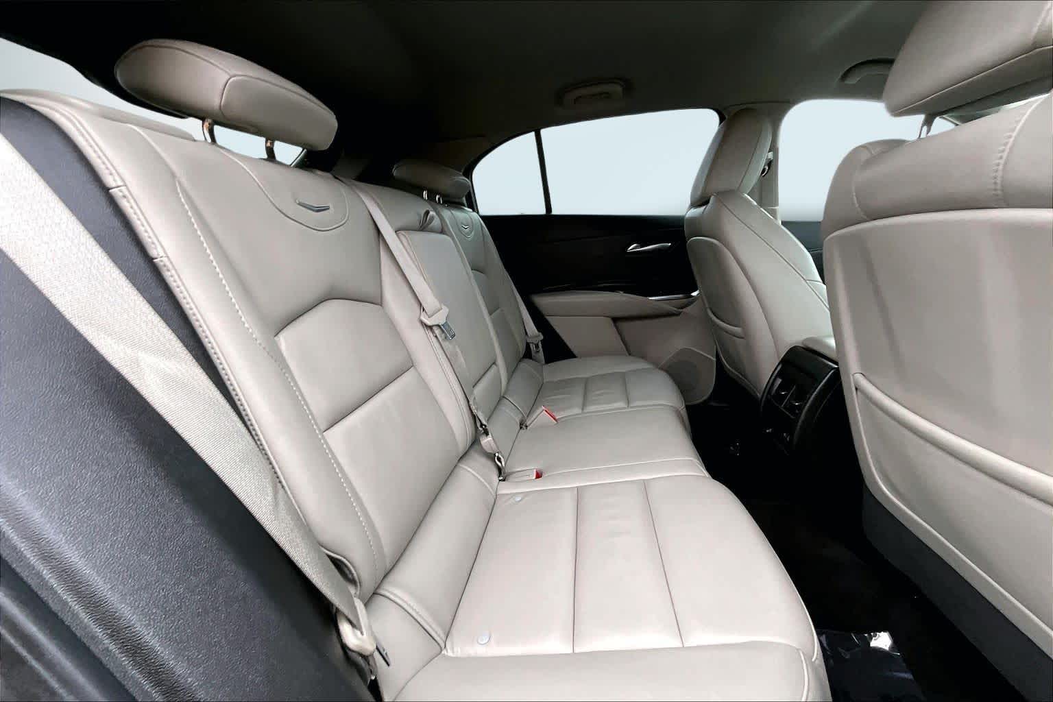 Thumbnail: 2023 Cadillac XT4 - 30