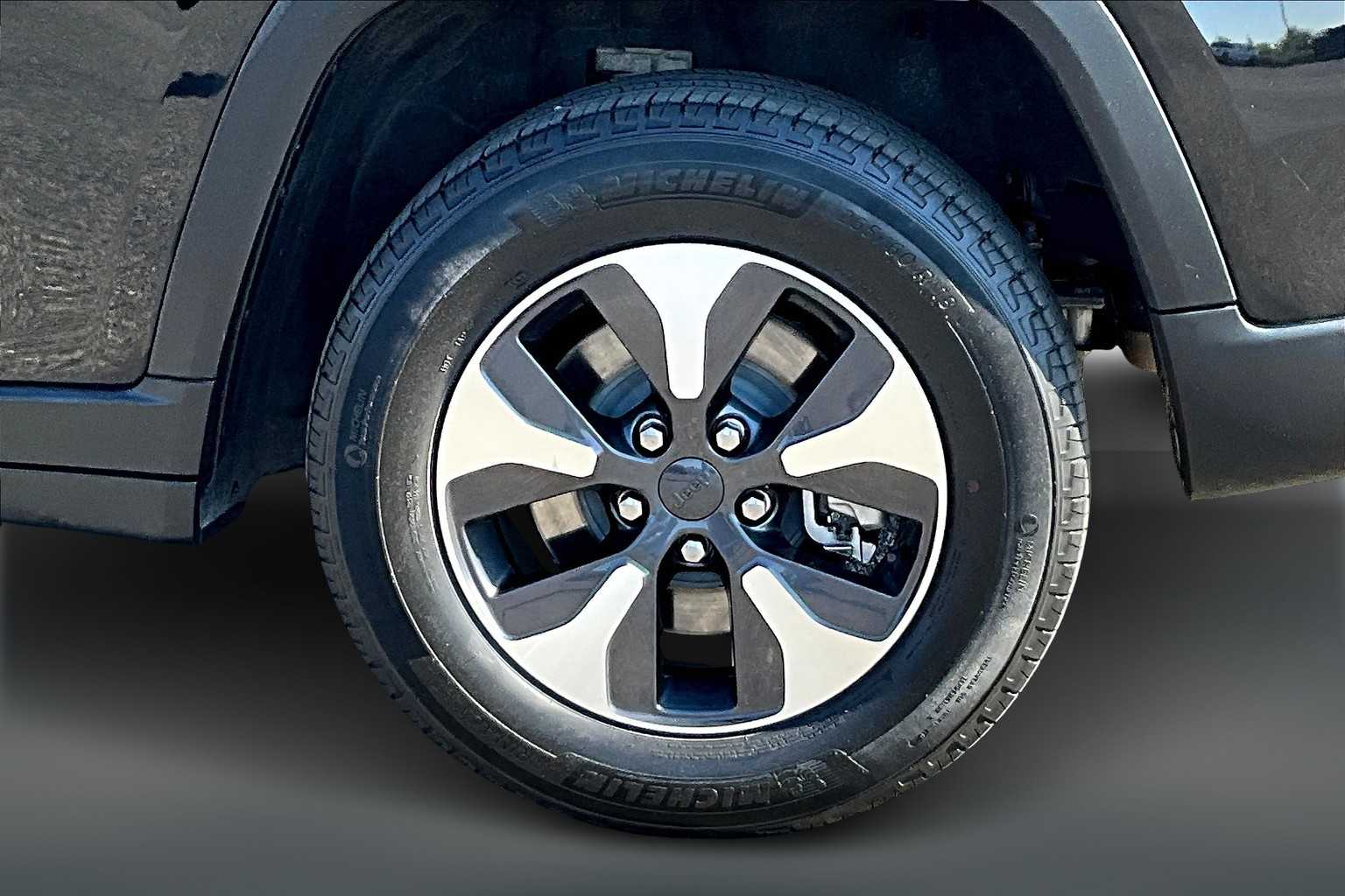 Thumbnail: 2023 Jeep Grand Cherokee - 37