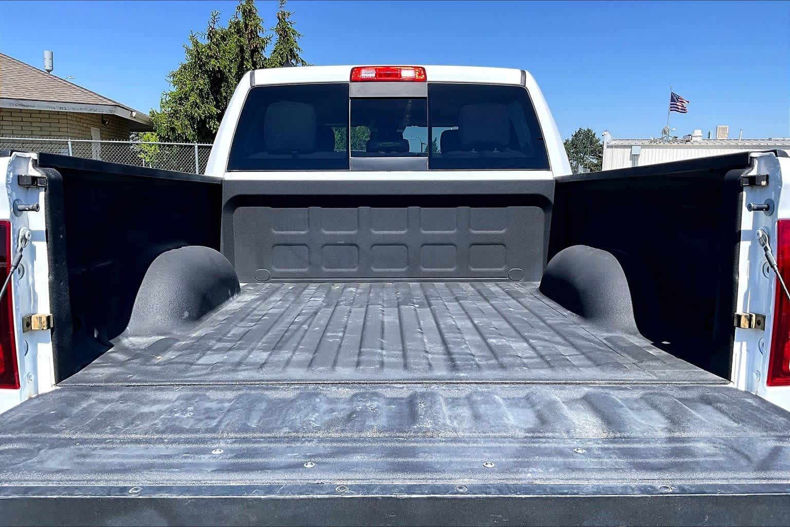 Thumbnail: 2019 RAM 1500 Classic - 18