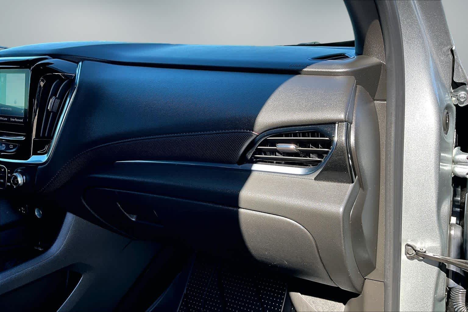 Thumbnail: 2023 Chevrolet Traverse - 22