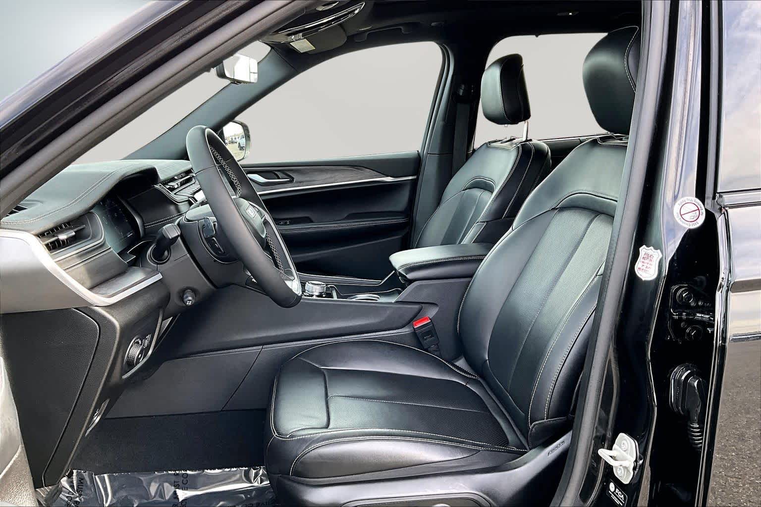 Thumbnail: 2024 Jeep Grand Cherokee L - 11