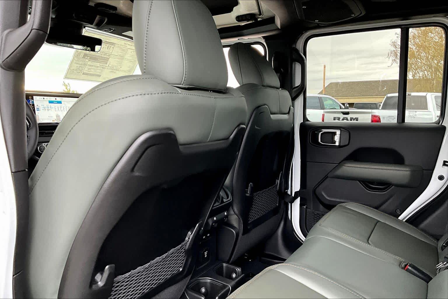 Thumbnail: 2025 Jeep Gladiator - 11