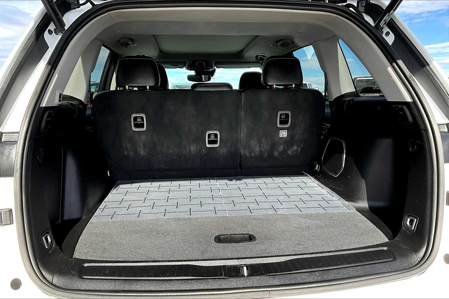 Thumbnail: 2024 Jeep Grand Cherokee - 18